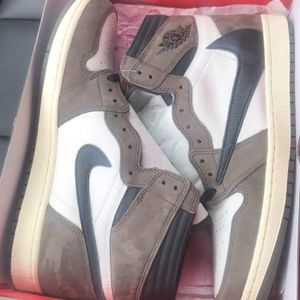 Aur Jordan 1 Travis Scott